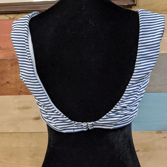 💜5/$25 NWOT large blue and white striped timing true bikini top - Picture 2 of 3